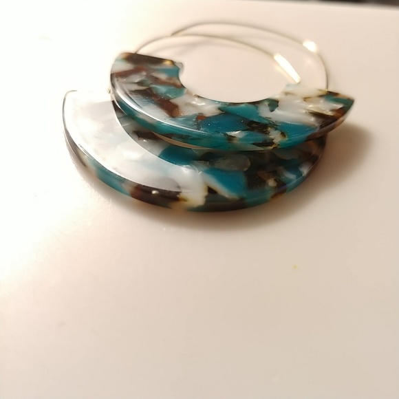 🆕 Blue Sea Colors U Shaped Graffiti Mix Earrings - Picture 4 of 4
